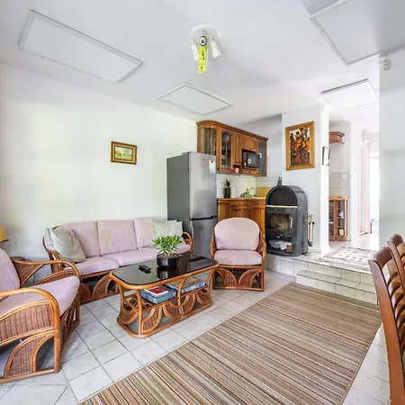 Zsuzsa Apartmanhaz Holiday home Sukoro