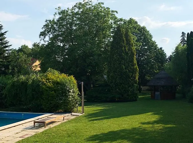 Zsuzsa Apartmanhaz * Sukoró