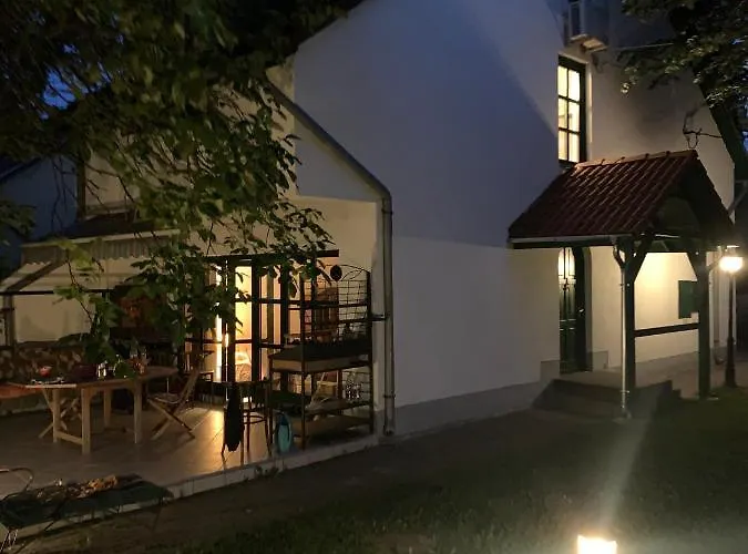 Zsuzsa Apartmanhaz Sukoró