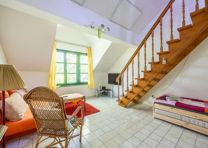 Zsuzsa Apartmanhaz Semesterbostad