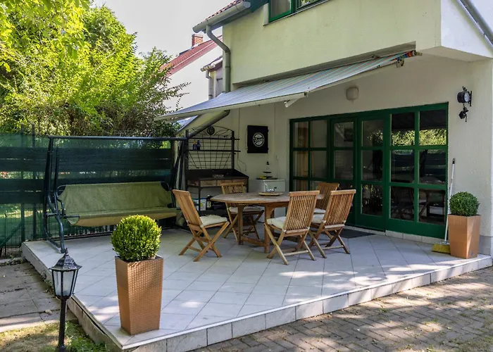 Zsuzsa Apartmanhaz Semesterbostad *