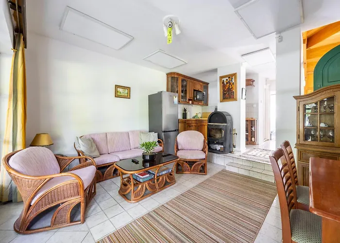 Zsuzsa Apartmanhaz Semesterbostad Sukoró